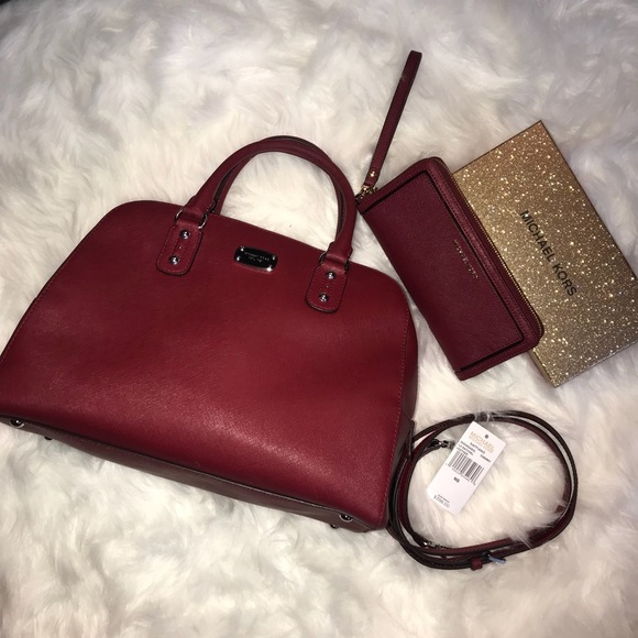 Michael Kors Large Bag w/ straps matching Wallet